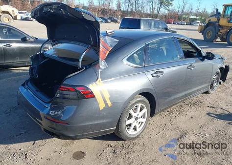 2024 Honda Accord Hybrid Touring z USA, uszkodzony, nr VIN 1HGCY2F83RA014935